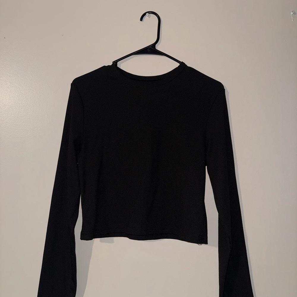 SHEIN Black Long Sleeve Crop Top